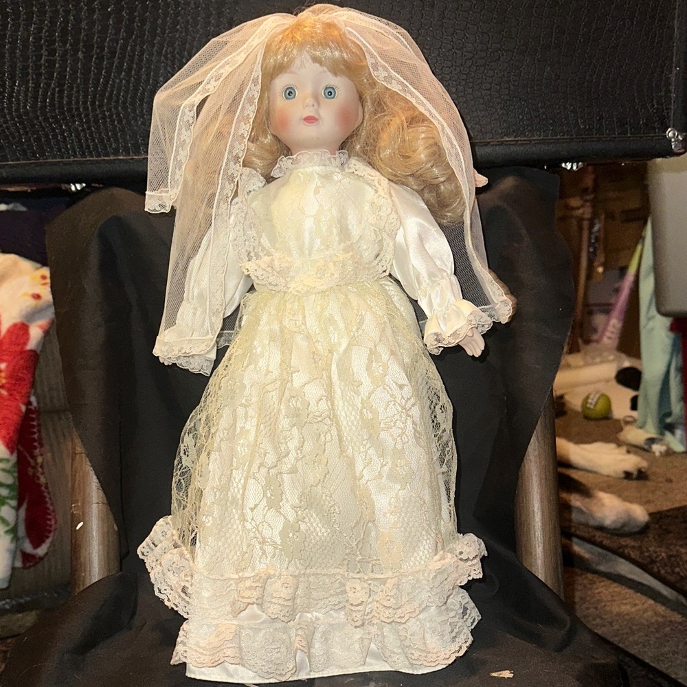 Source Unknown Cream Lace Porcelain Doll